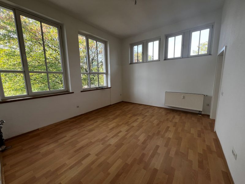 Wohnen in einer alten Schule: Schöne helle 2-Zimmer-Wohnung im 1. OG - Foto 2